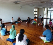 meditation-workshop-22-sept-2011-loving-your-body-stretching-routine